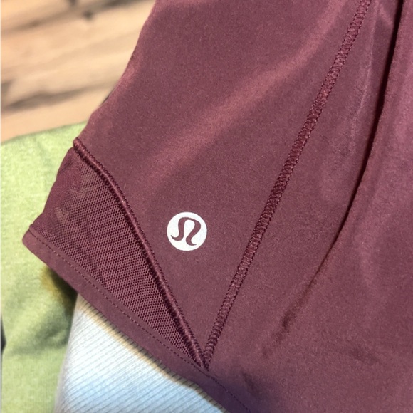 Lululemon hotty hot 2.5” low rise size 4 - Picture 4 of 4